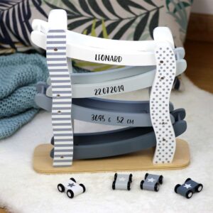 Personalisierbare Kugelbahn - Rennbahn aus Holz grau-weiß mit 4 Autos