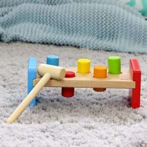 Bunte Hammerbank aus Holz personalisierbar