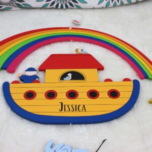 Holz-Mobile Regenbogen-Arche personalisierbar