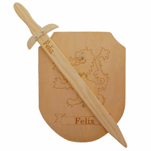 Holzschwert und Schild mit Gravur