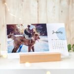 Bild von   kalender im holzaufsteller panjpg | fotogeschenkideende 🎀 Geschenke mit eigenem Foto Motiv o Text