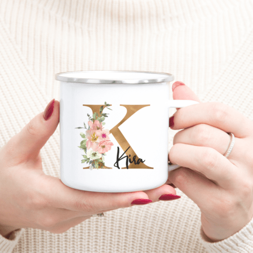 Personalisierte Tasse Emaille mit Buchstaben und Blumen