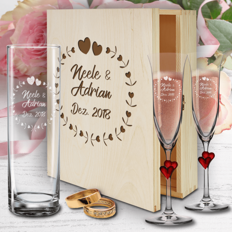 personalisierte Holzbox zur Hochzeit mit Sektgläsern Herzen rot...