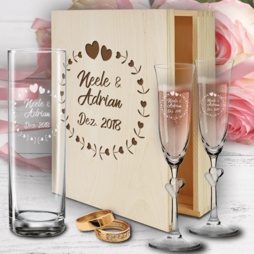 personalisierte Holzbox zur Hochzeit mit Sektgläsern Herzen und...