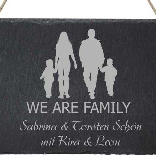 Schiefer-Türschild mit Deinen Wunschnamen - WE ARE FAMILY