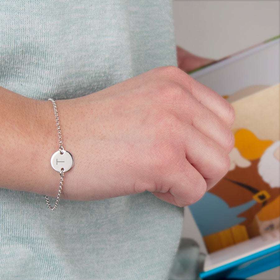 🖼 143262-1-silbernes-armband-mit-initiale.jpg | fotogeschenkideen.de 🎀 Geschenke mit eigenem Foto, Motiv o. Text Bild von silbernes armband mit initialejpg | fotogeschenkideende 🎀 Geschenke mit eigenem Foto Motiv o Text