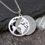 Bild von   halskette mit gravur globusjpg | fotogeschenkideende 🎀 Geschenke mit eigenem Foto Motiv o Text