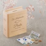 Bild von   spardose buch aus holz mit grajpg | fotogeschenkideende 🎀 Geschenke mit eigenem Foto Motiv o Text