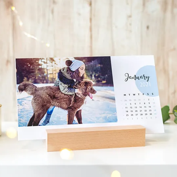 Bild von   kalender im holzaufsteller panjpg | fotogeschenkideende 🎀 Geschenke mit eigenem Foto Motiv o Text